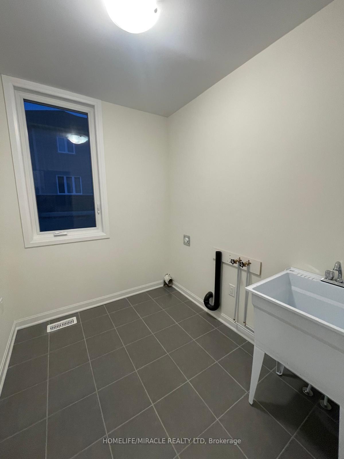 Photo 12 of 113 Windermere Boulevard, Loyalist, Bath — HOMEH