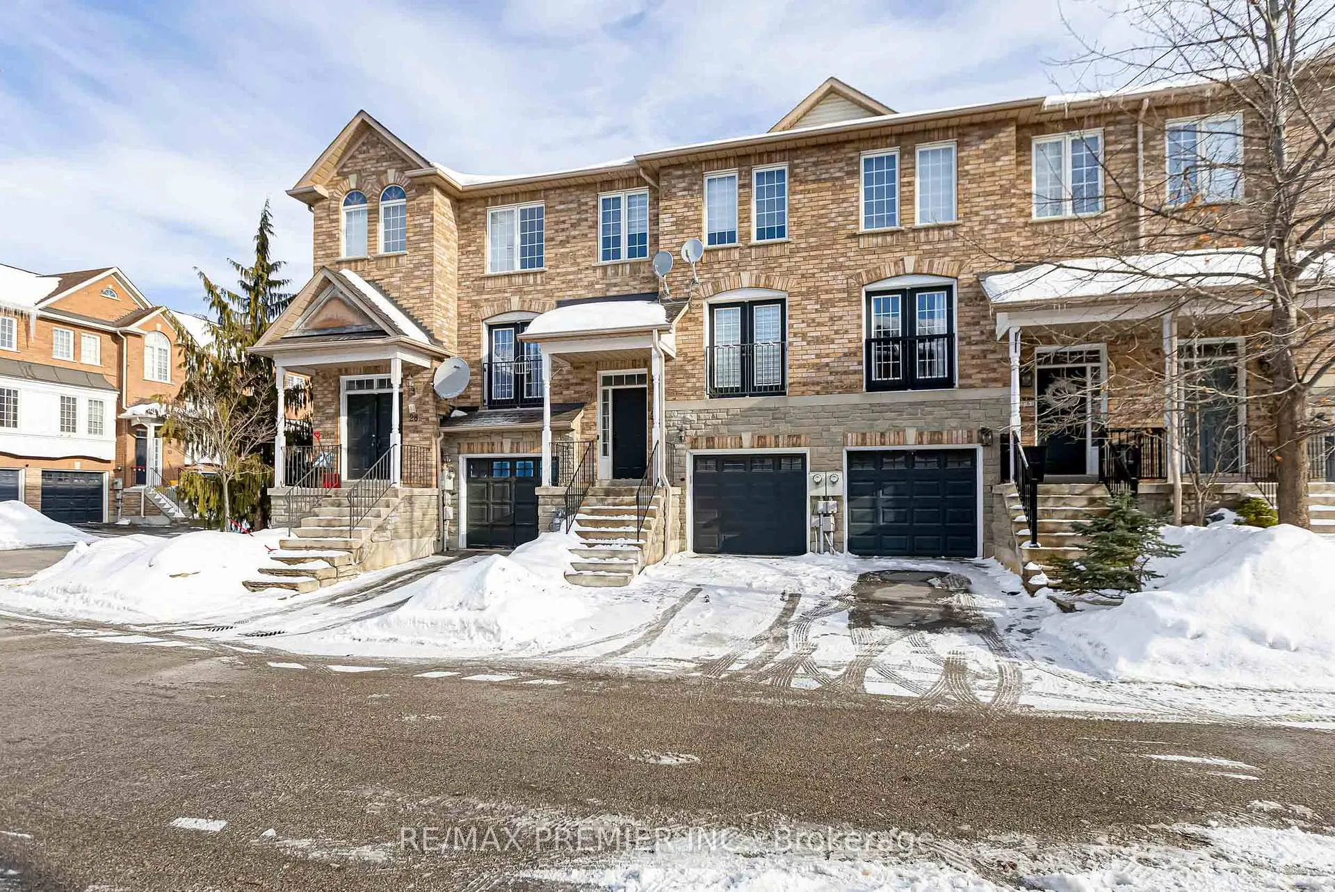 Photo 1 of Unit 27, 165 Fieldstone Drive, Vaughan, East Woodbridge — HOMEH