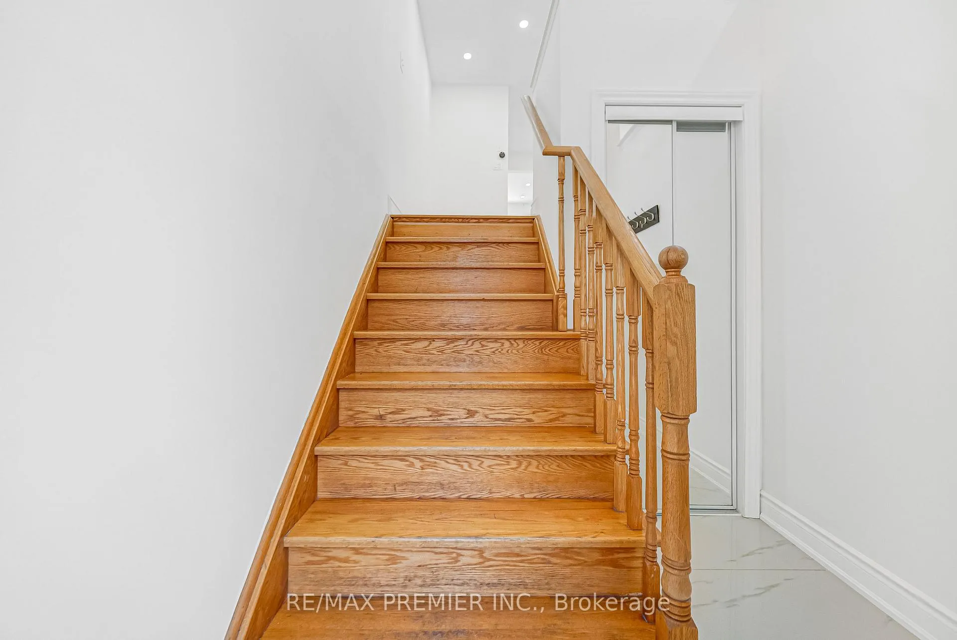 Photo 6 of Unit 27, 165 Fieldstone Drive, Vaughan, East Woodbridge — HOMEH
