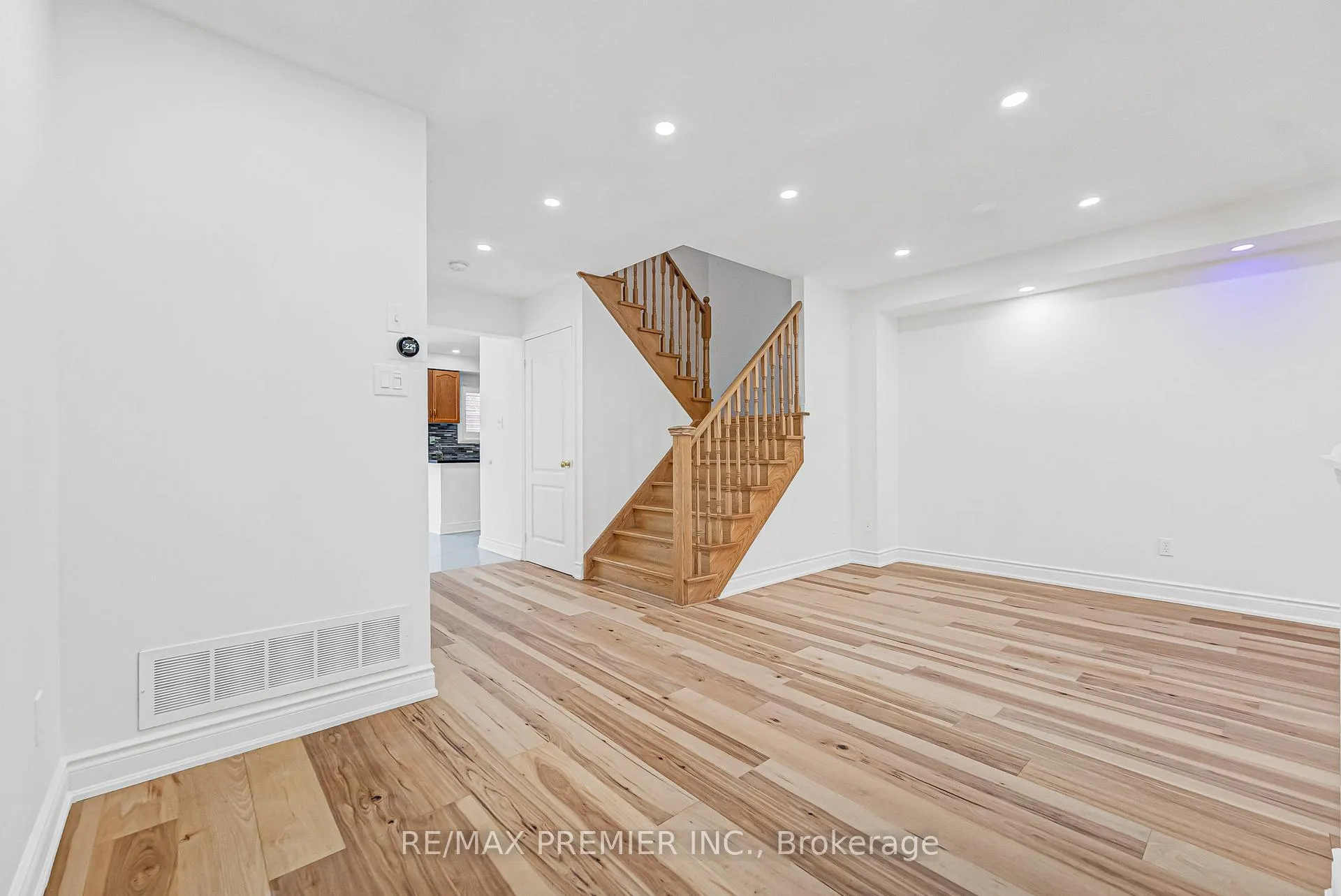 Photo 8 of Unit 27, 165 Fieldstone Drive, Vaughan, East Woodbridge — HOMEH