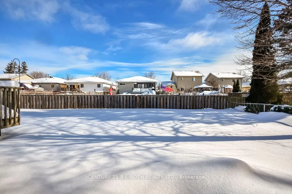 Photo 5 of 350 Millard Street, Orillia — HOMEH