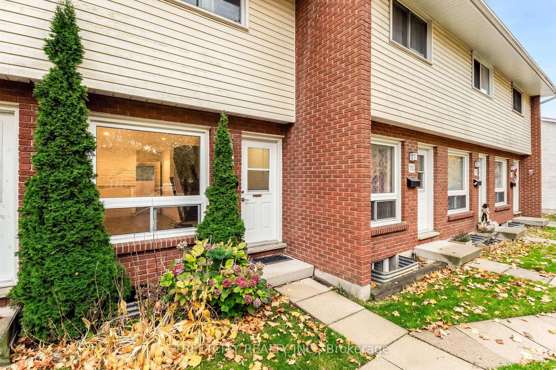 Photo 2 of Unit D, 71 Wellesley Crescent, London, East I — HOMEH