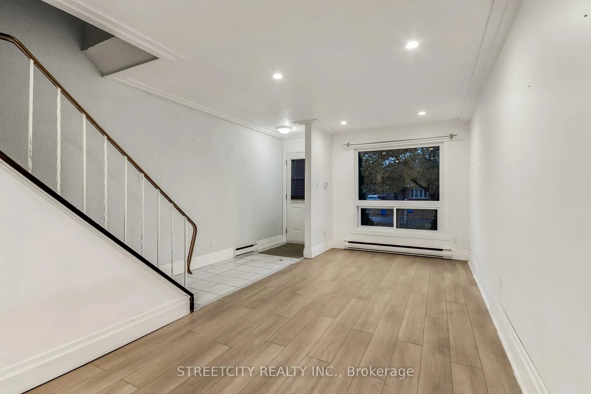 Photo 3 of Unit D, 71 Wellesley Crescent, London, East I — HOMEH