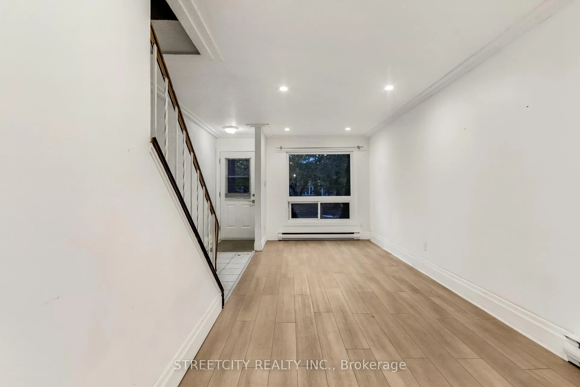 Photo 4 of Unit D, 71 Wellesley Crescent, London, East I — HOMEH