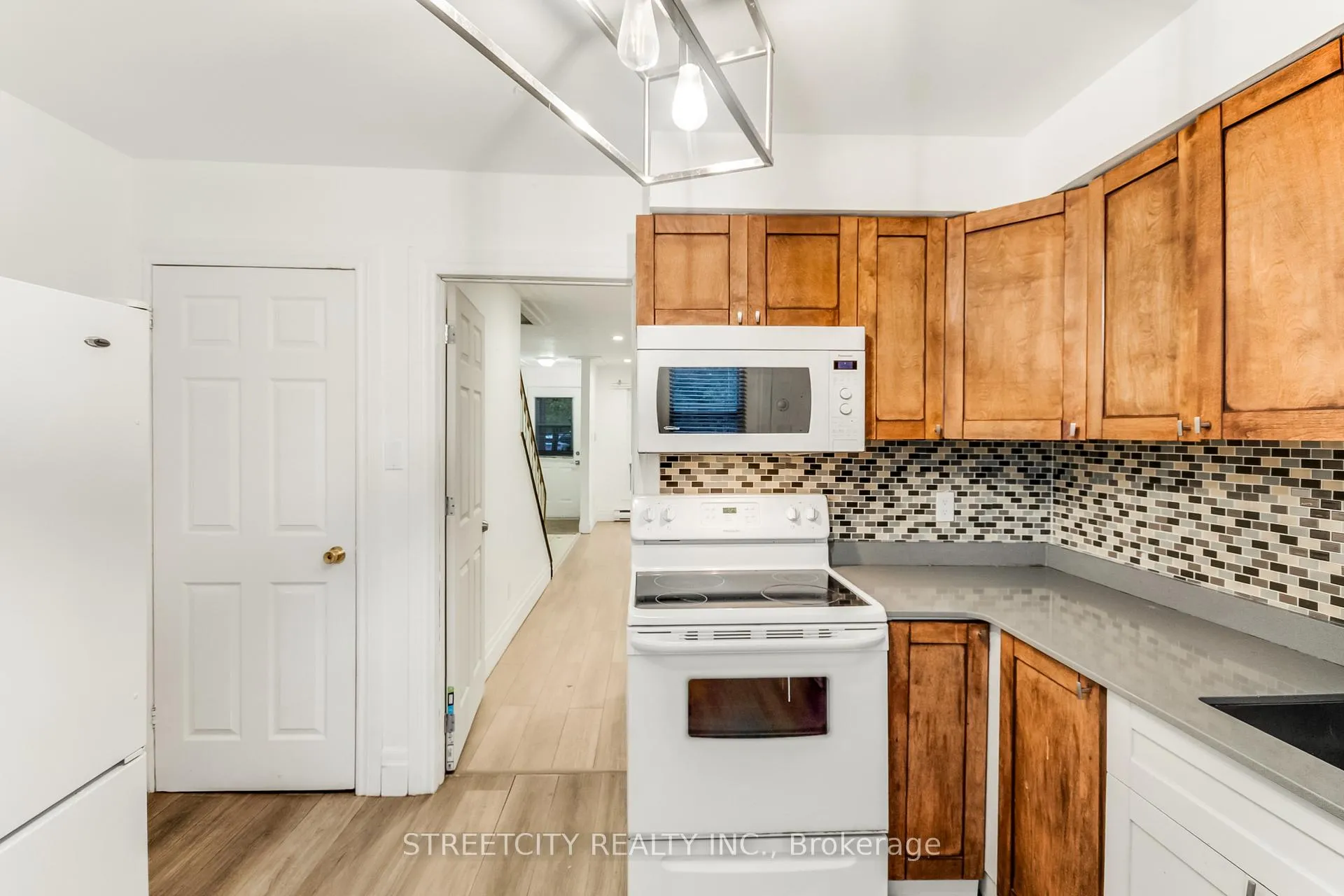 Photo 7 of Unit D, 71 Wellesley Crescent, London, East I — HOMEH