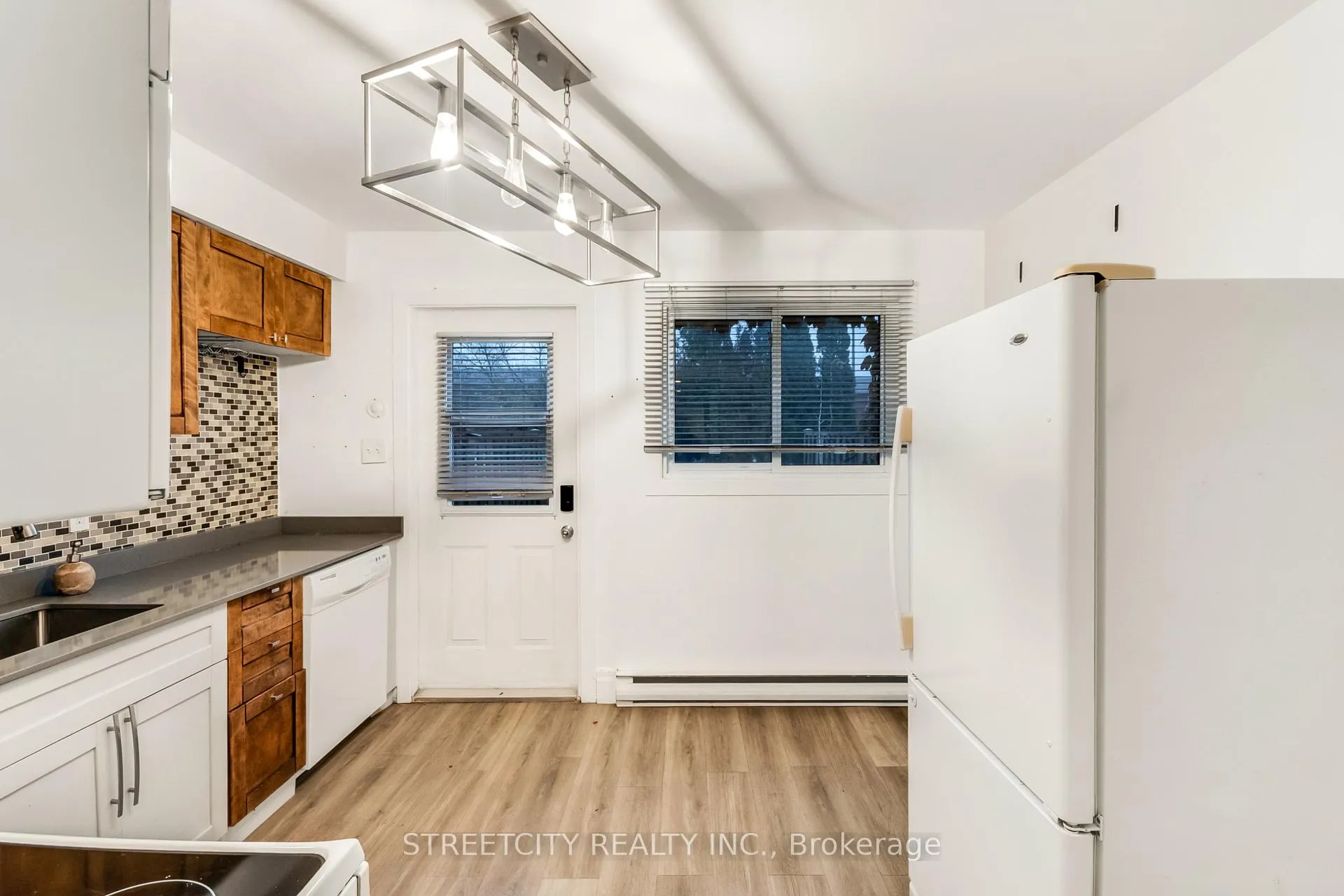 Photo 8 of Unit D, 71 Wellesley Crescent, London, East I — HOMEH