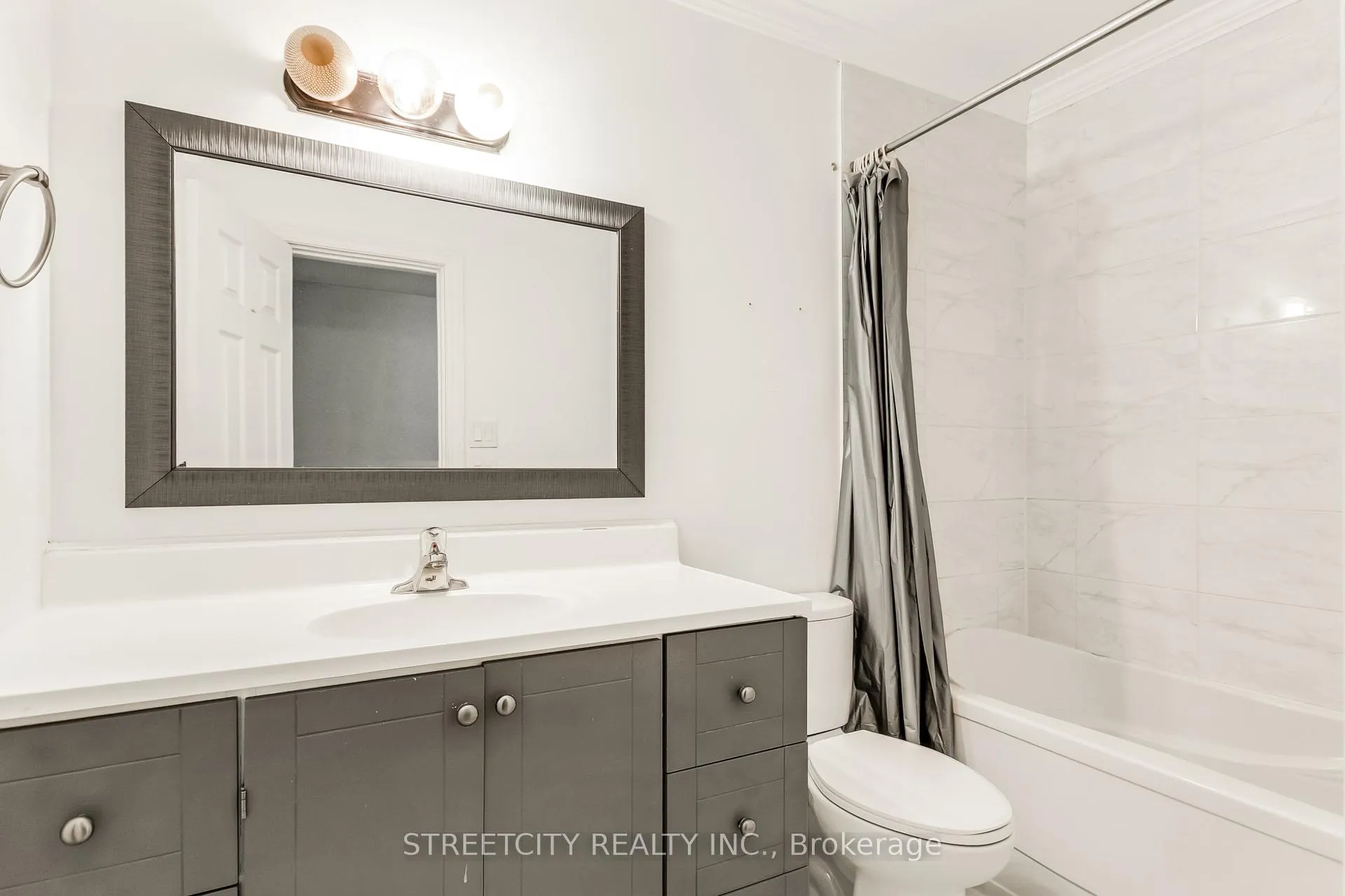 Photo 9 of Unit D, 71 Wellesley Crescent, London, East I — HOMEH
