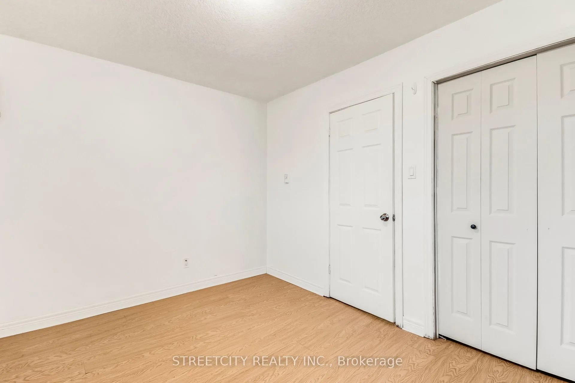 Photo 10 of Unit D, 71 Wellesley Crescent, London, East I — HOMEH