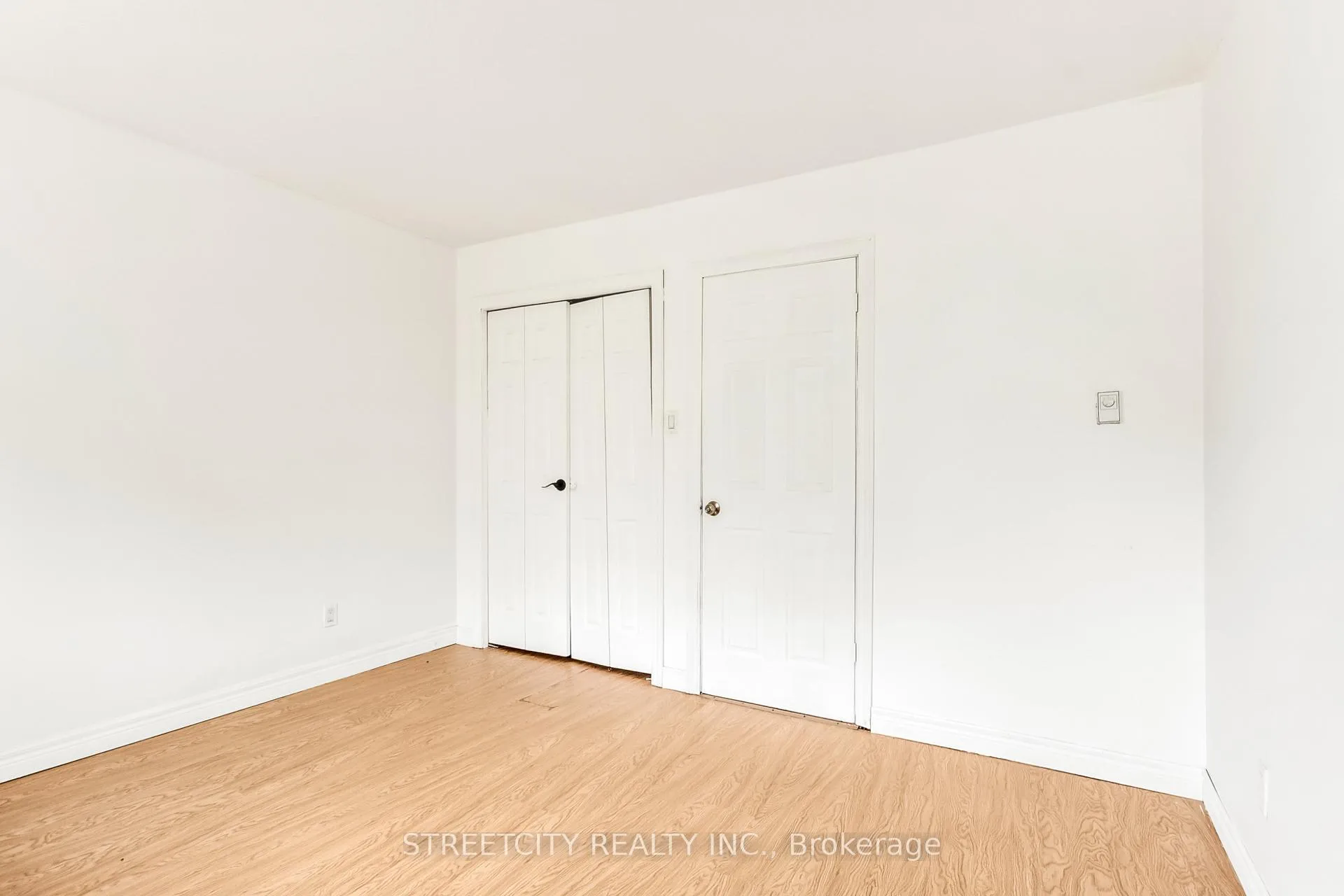 Photo 12 of Unit D, 71 Wellesley Crescent, London, East I — HOMEH