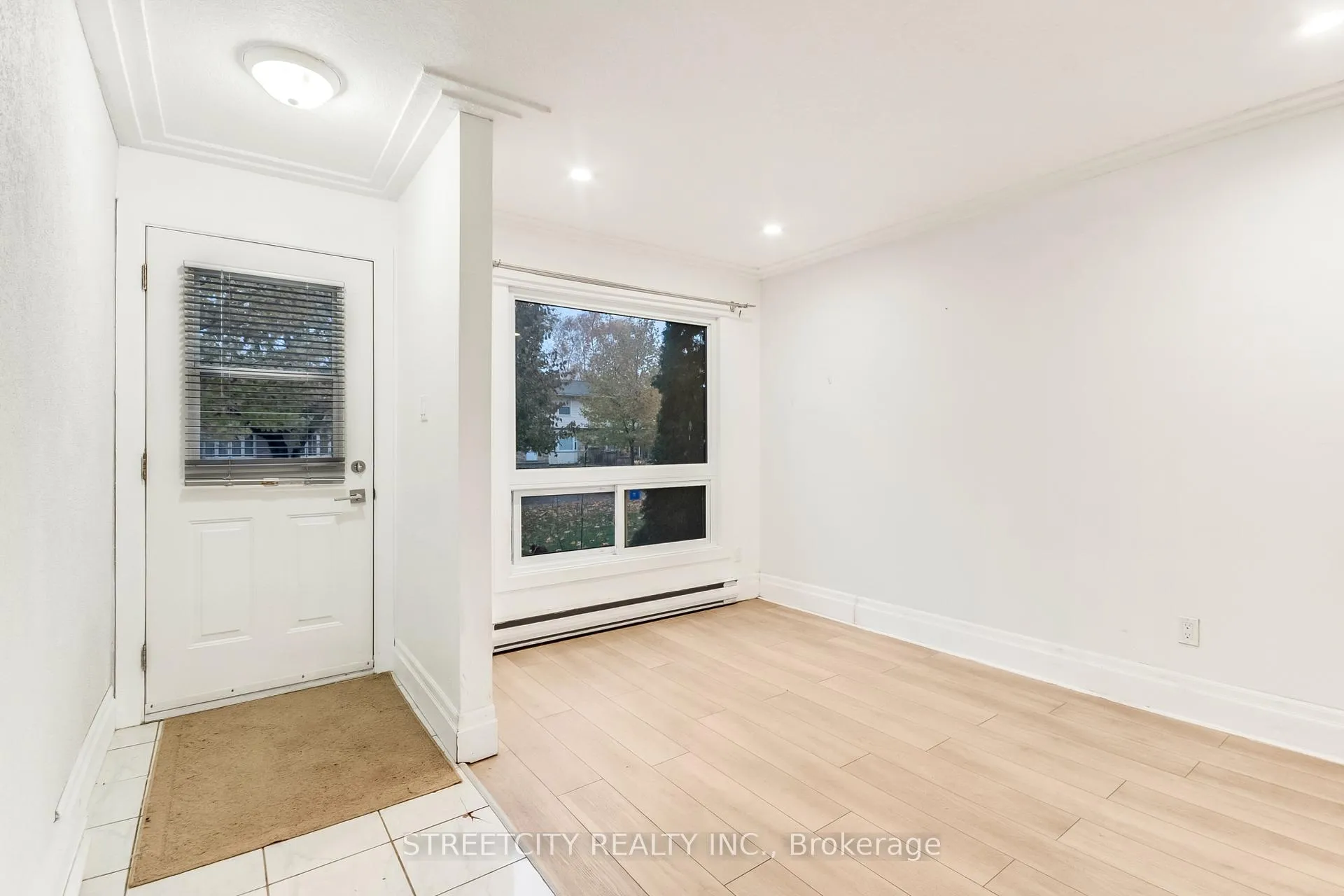 Photo 13 of Unit D, 71 Wellesley Crescent, London, East I — HOMEH