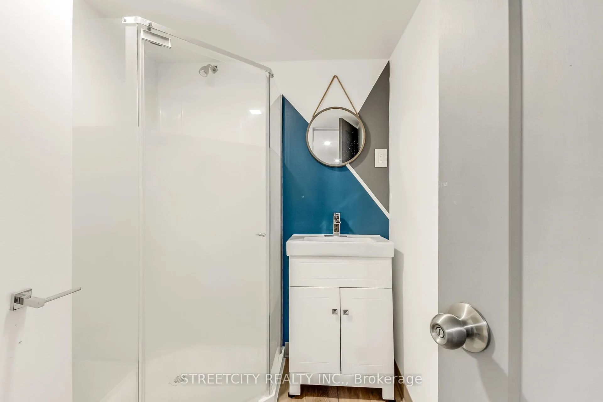 Photo 19 of Unit D, 71 Wellesley Crescent, London, East I — HOMEH