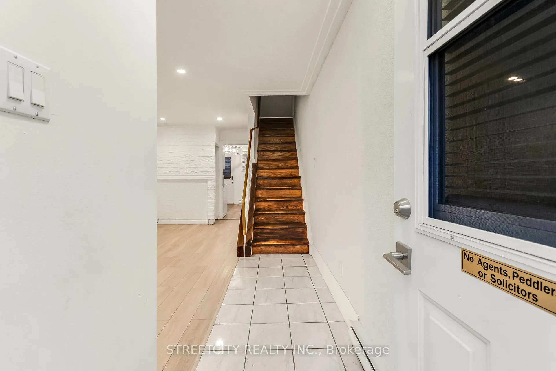 Photo 23 of Unit D, 71 Wellesley Crescent, London, East I — HOMEH