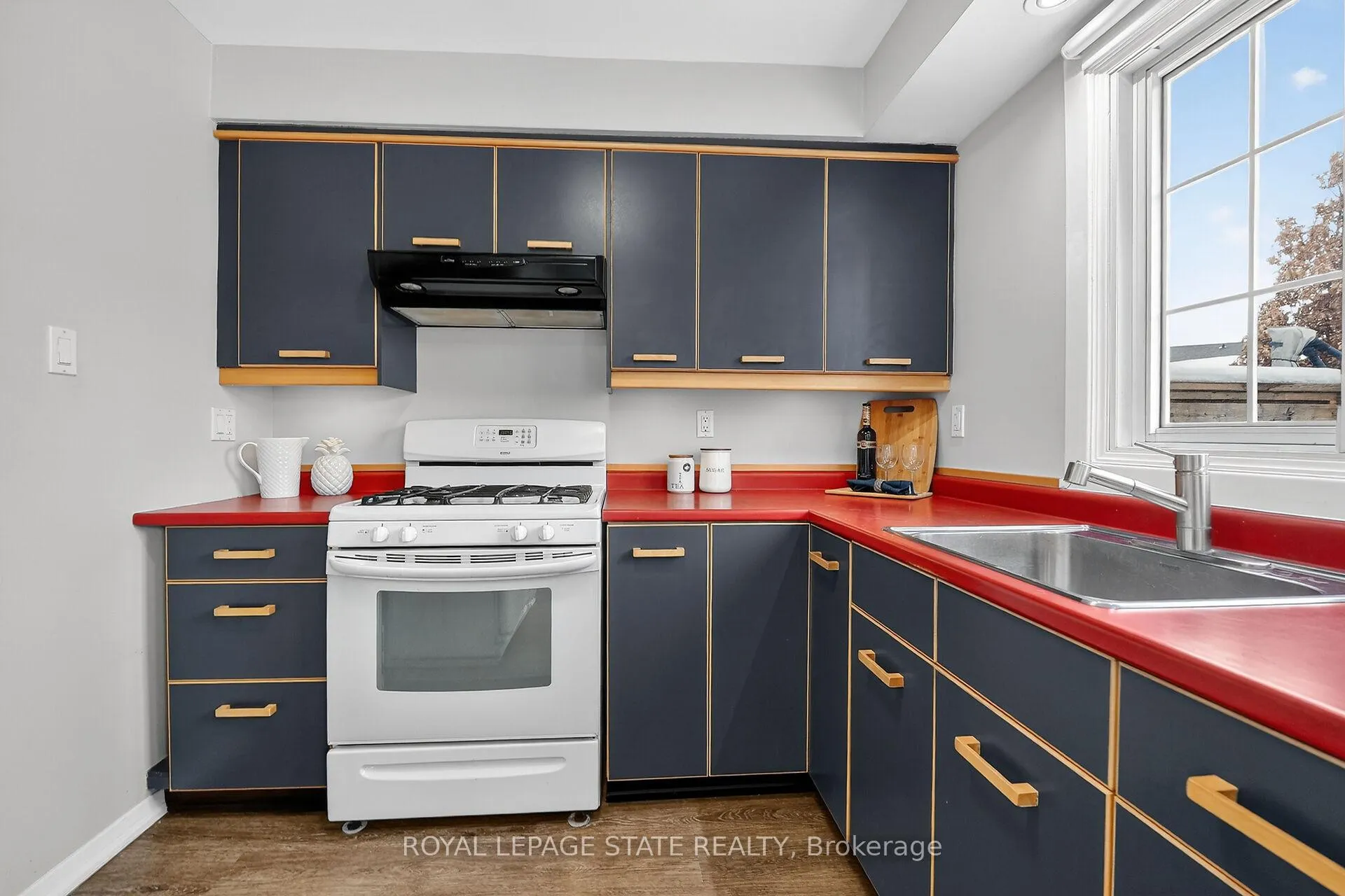 Photo 12 of Unit 7, 567 Guelph Line, Burlington, Roseland — HOMEH