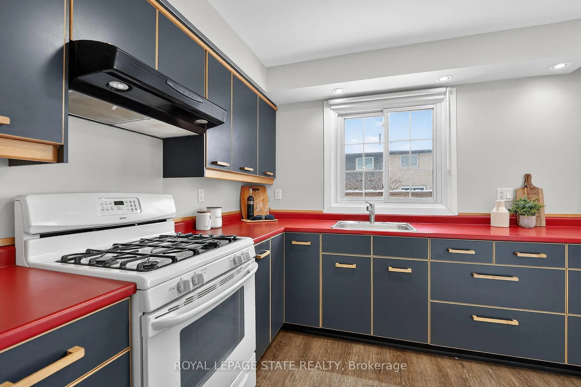 Photo 13 of Unit 7, 567 Guelph Line, Burlington, Roseland — HOMEH