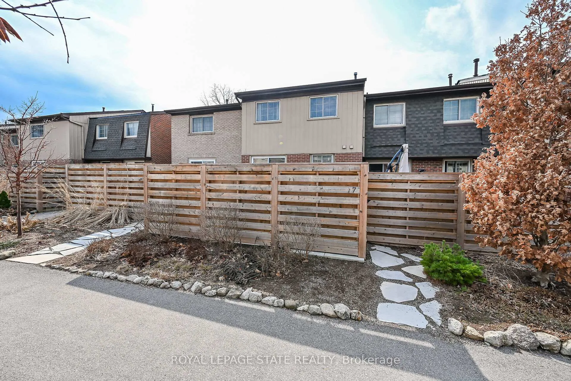 Photo 37 of Unit 7, 567 Guelph Line, Burlington, Roseland — HOMEH