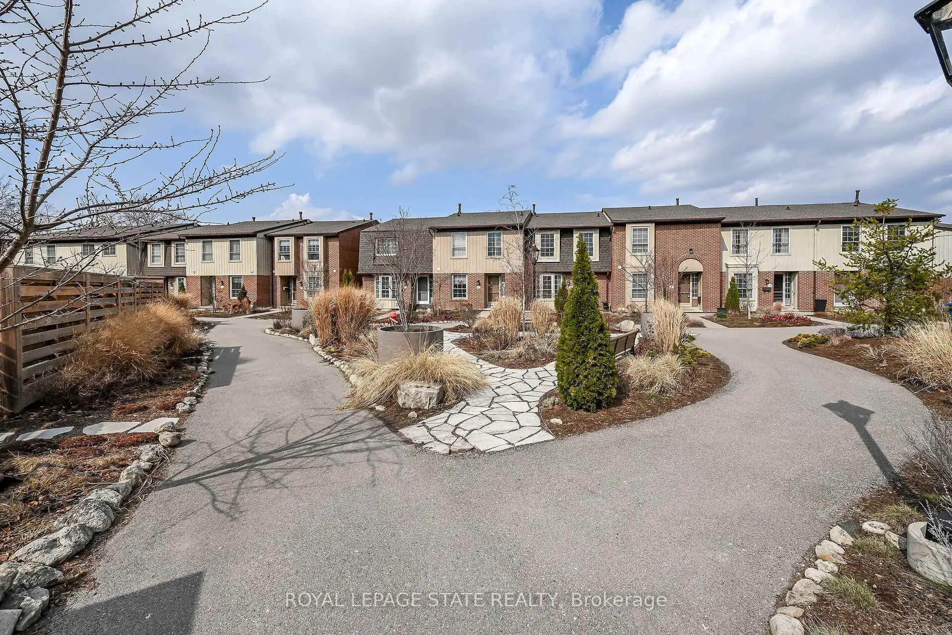 Photo 39 of Unit 7, 567 Guelph Line, Burlington, Roseland — HOMEH