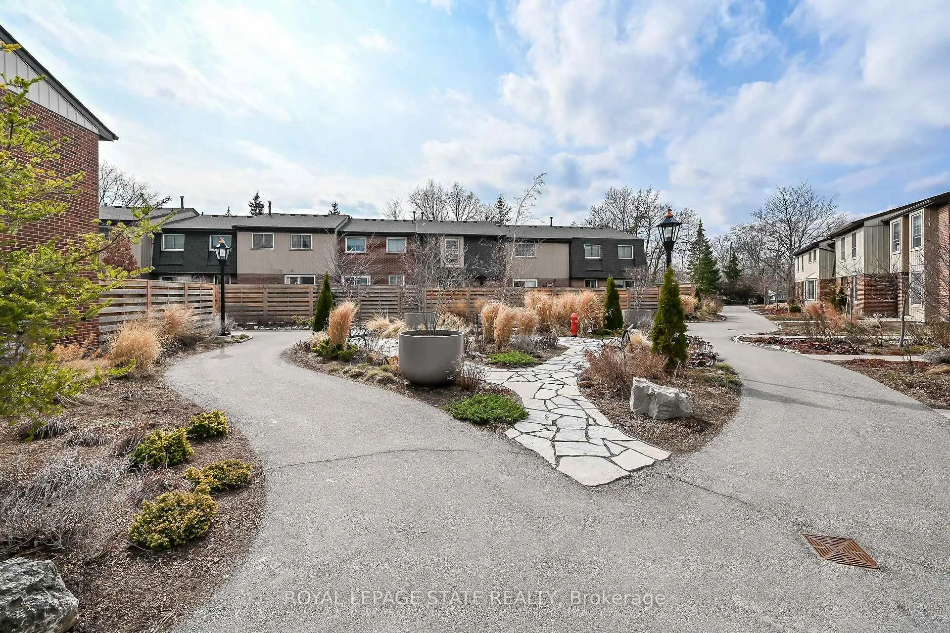 Photo 40 of Unit 7, 567 Guelph Line, Burlington, Roseland — HOMEH