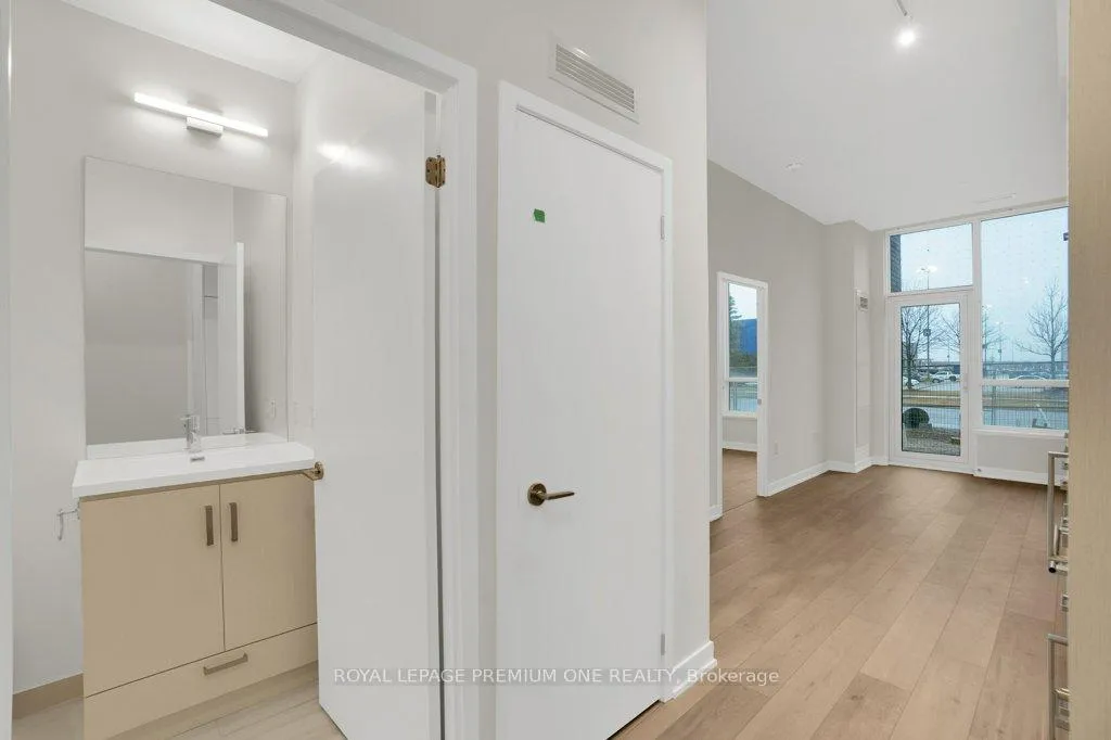 Photo 5 of Unit 106, 10 Honeycrisp Crescent, Vaughan, Vaughan Corporate Centre — HOMEH