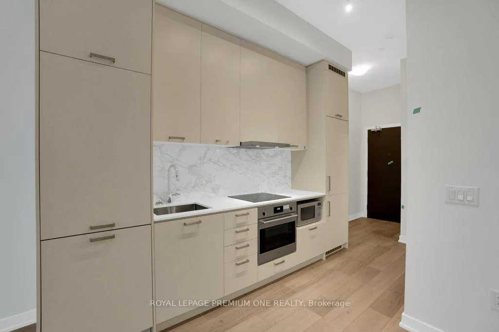 Photo 7 of Unit 106, 10 Honeycrisp Crescent, Vaughan, Vaughan Corporate Centre — HOMEH