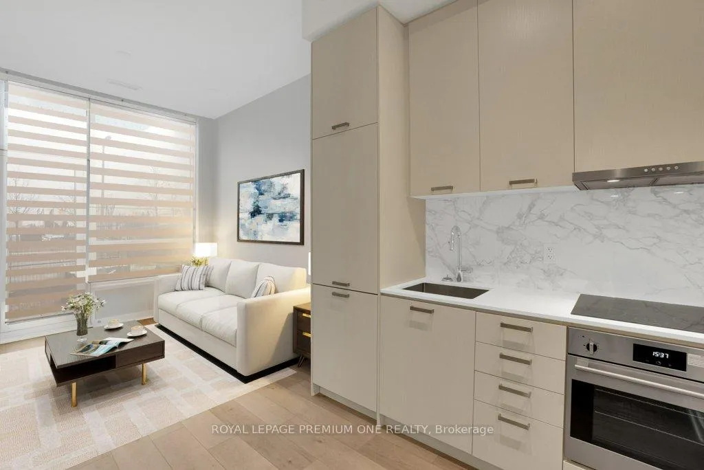 Photo 8 of Unit 106, 10 Honeycrisp Crescent, Vaughan, Vaughan Corporate Centre — HOMEH