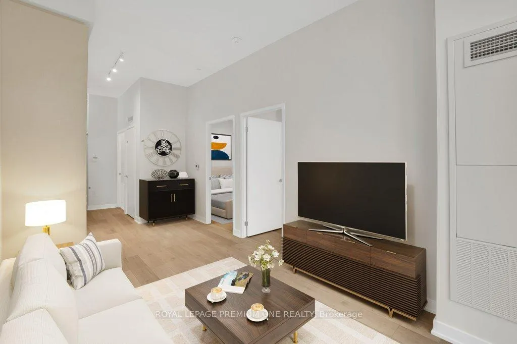 Photo 9 of Unit 106, 10 Honeycrisp Crescent, Vaughan, Vaughan Corporate Centre — HOMEH