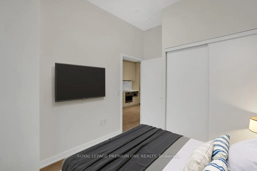 Photo 11 of Unit 106, 10 Honeycrisp Crescent, Vaughan, Vaughan Corporate Centre — HOMEH