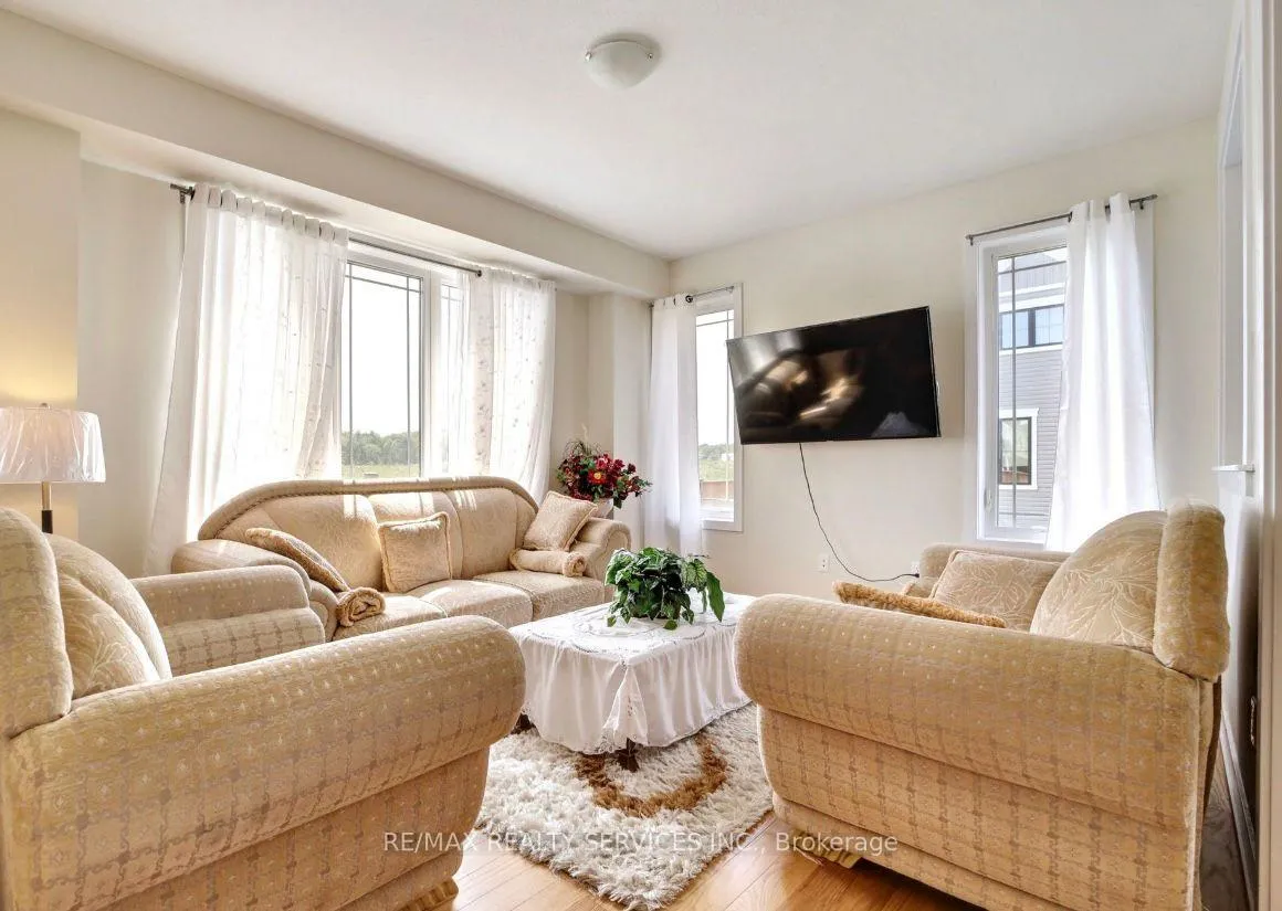Photo 4 of 237 Eastbridge Avenue, Welland, Dain City — HOMEH