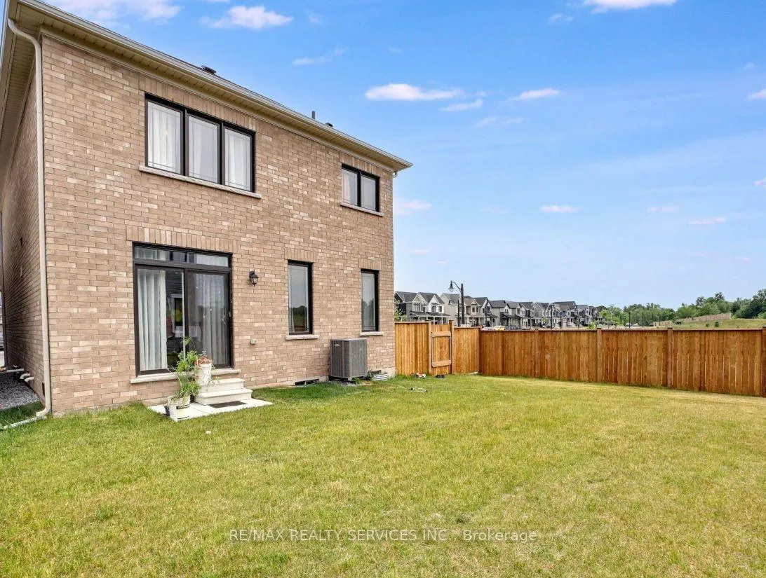 Photo 10 of 237 Eastbridge Avenue, Welland, Dain City — HOMEH