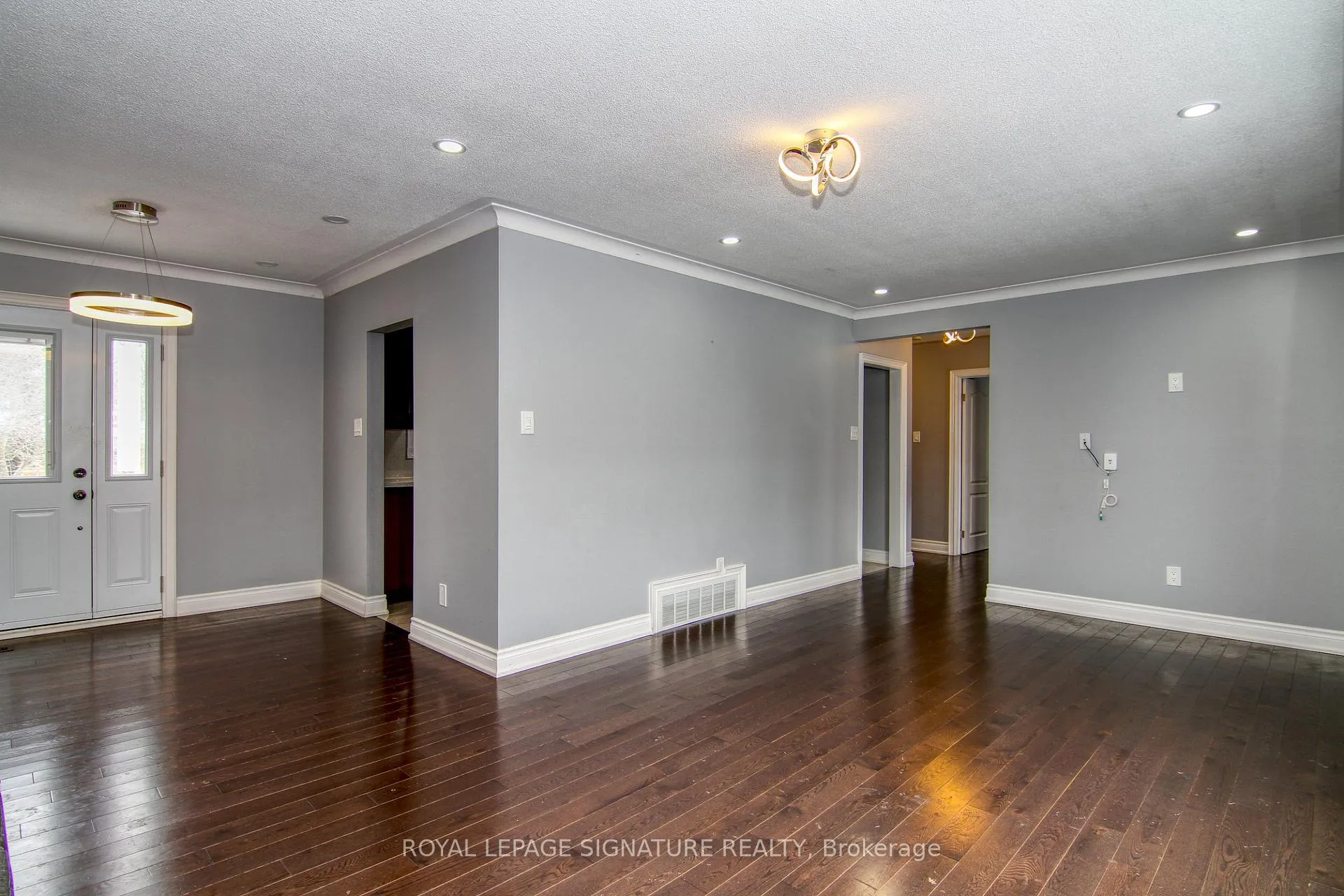 Photo 3 of Unit Main, 441 Brimorton Drive, Scarborough, Woburn — HOMEH