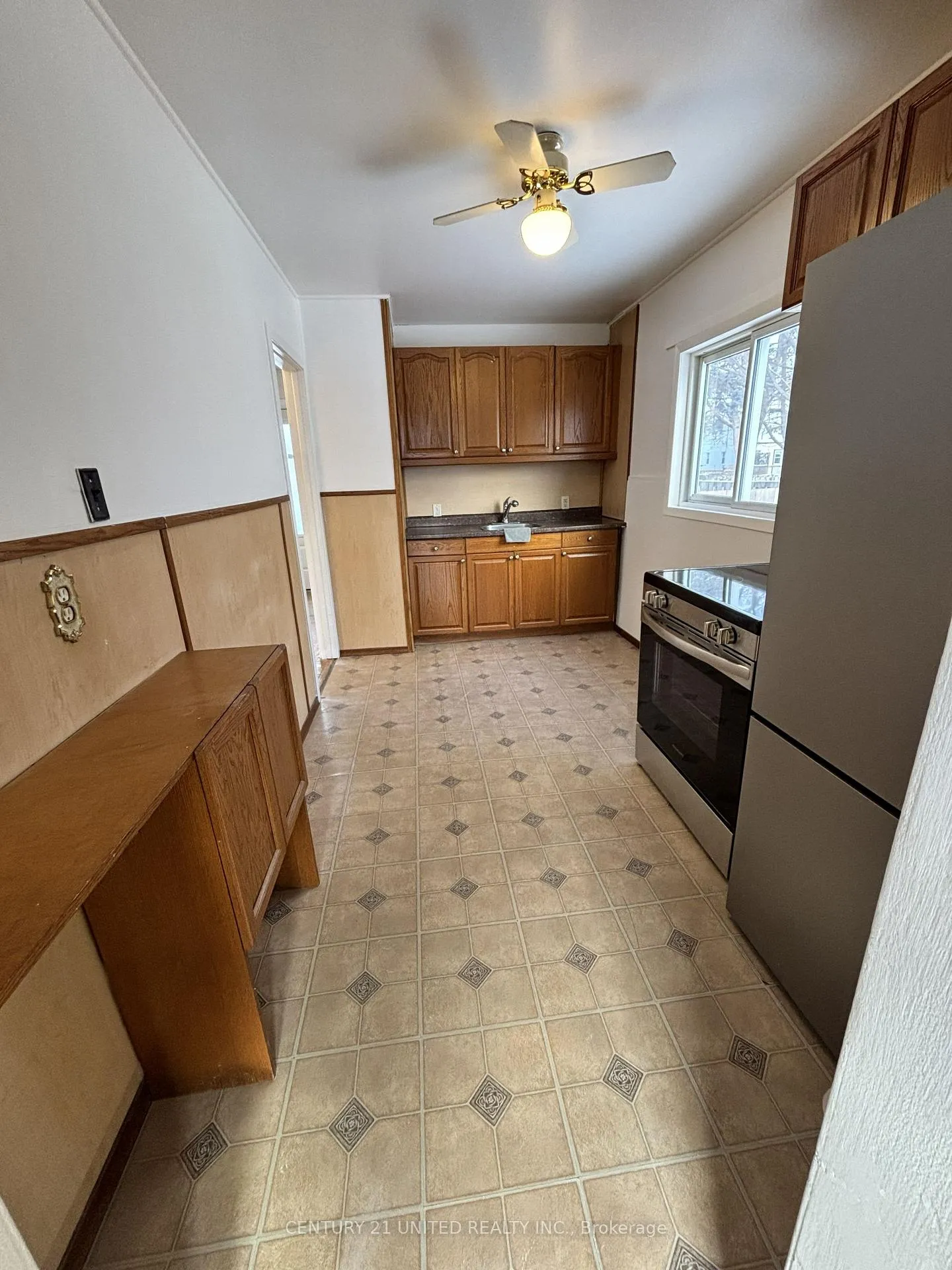 Photo 3 of 638 Mckellar Street, Peterborough, Otonabee Ward 1 — HOMEH