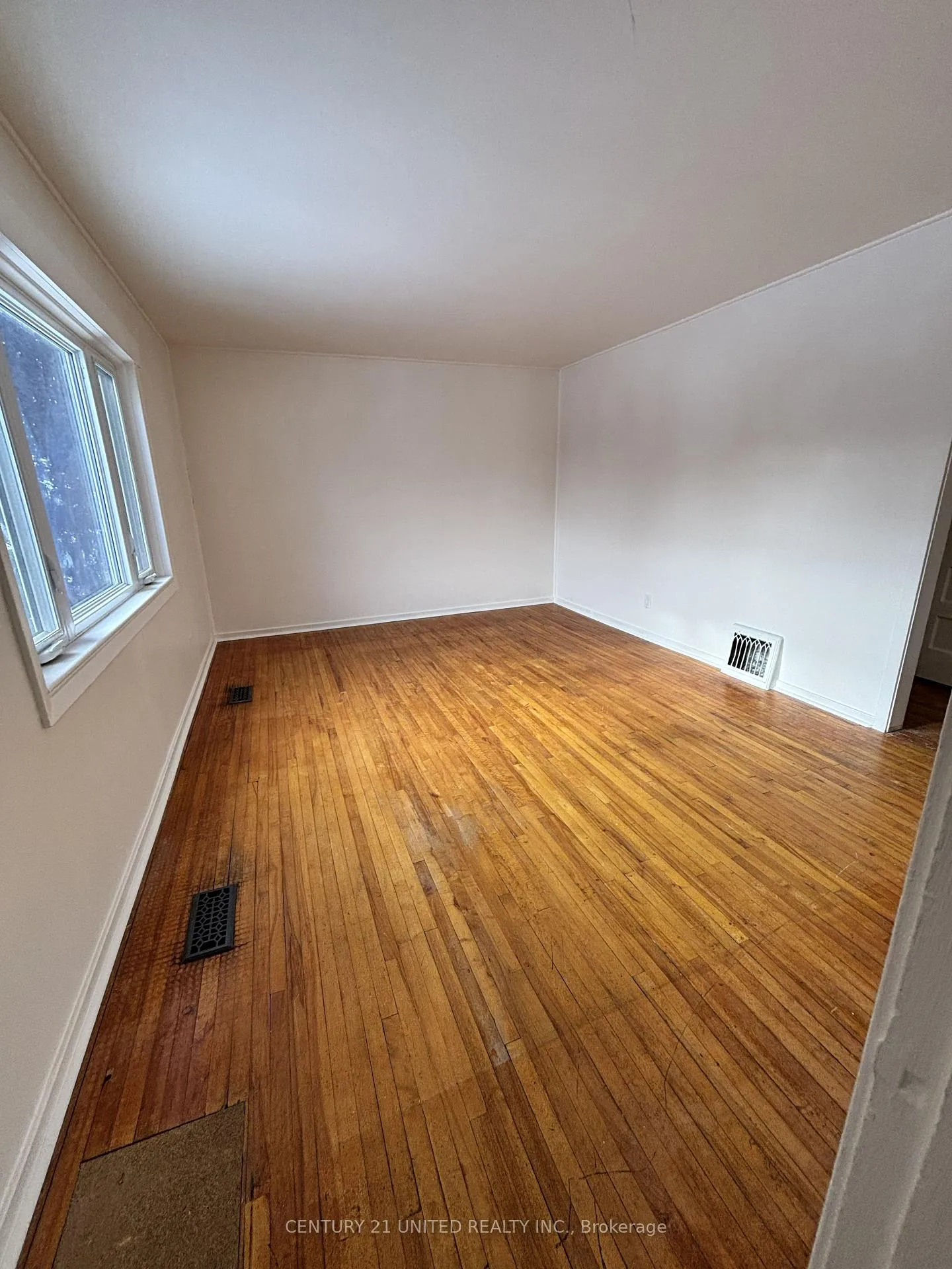 Photo 5 of 638 Mckellar Street, Peterborough, Otonabee Ward 1 — HOMEH