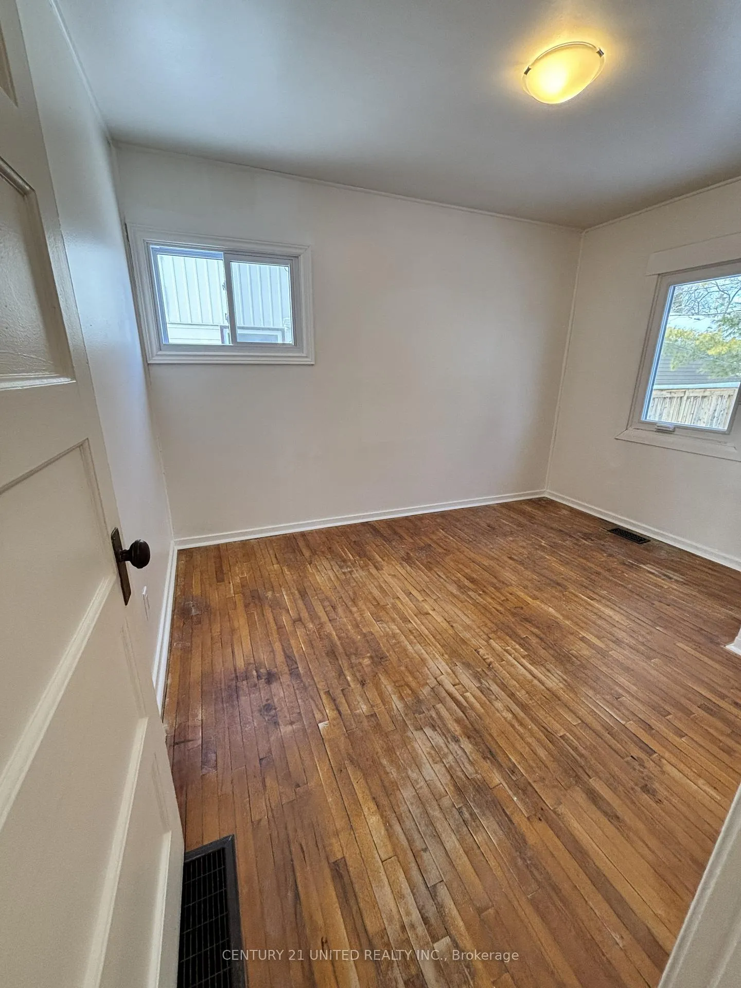 Photo 6 of 638 Mckellar Street, Peterborough, Otonabee Ward 1 — HOMEH