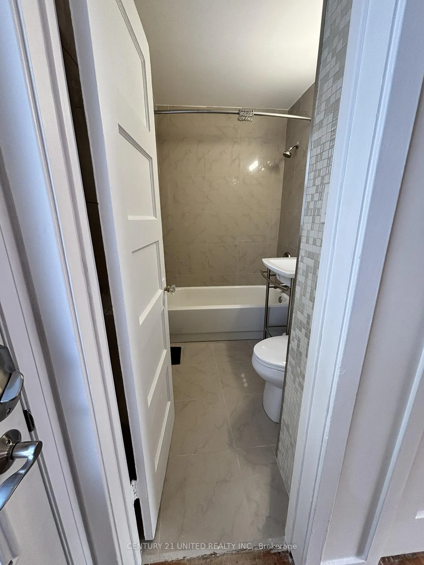 Photo 9 of 638 Mckellar Street, Peterborough, Otonabee Ward 1 — HOMEH