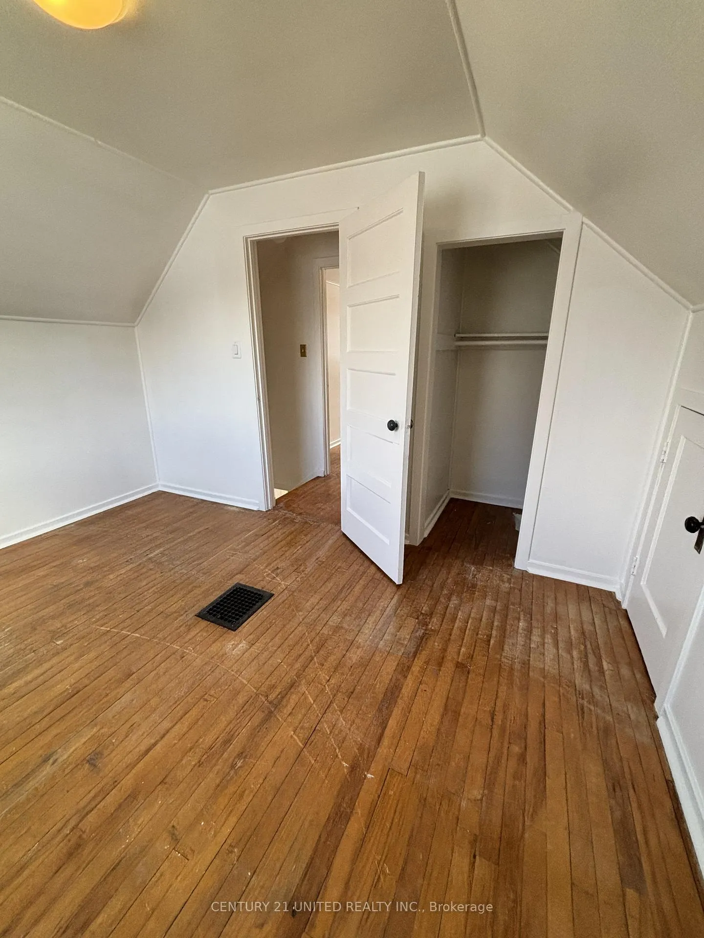 Photo 11 of 638 Mckellar Street, Peterborough, Otonabee Ward 1 — HOMEH