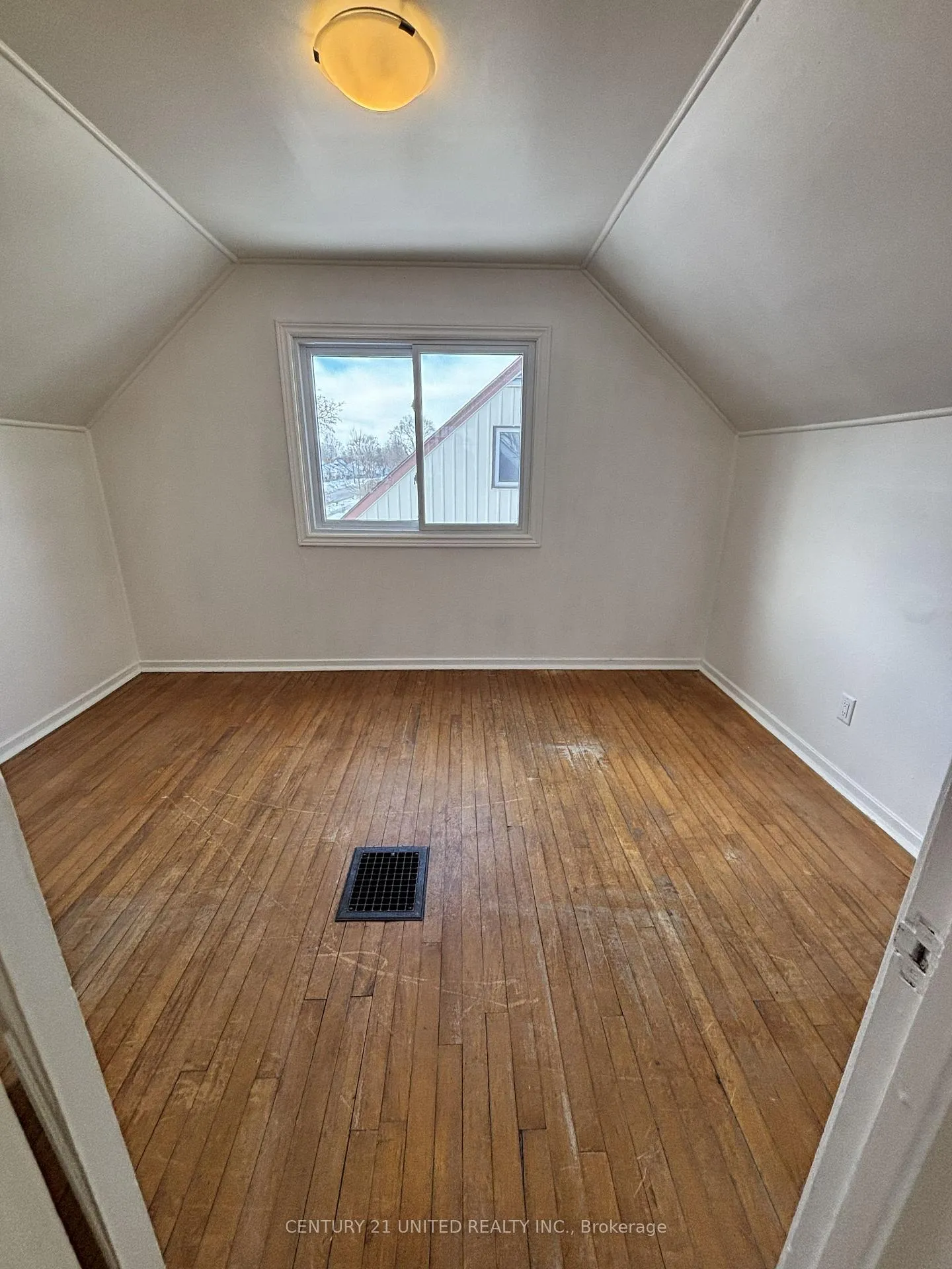 Photo 15 of 638 Mckellar Street, Peterborough, Otonabee Ward 1 — HOMEH