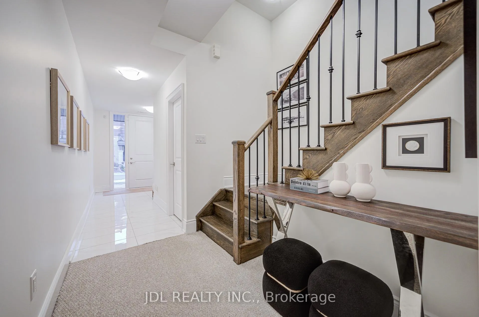 Photo 4 of 94 Carrville Woods Circle, Vaughan, Patterson — HOMEH