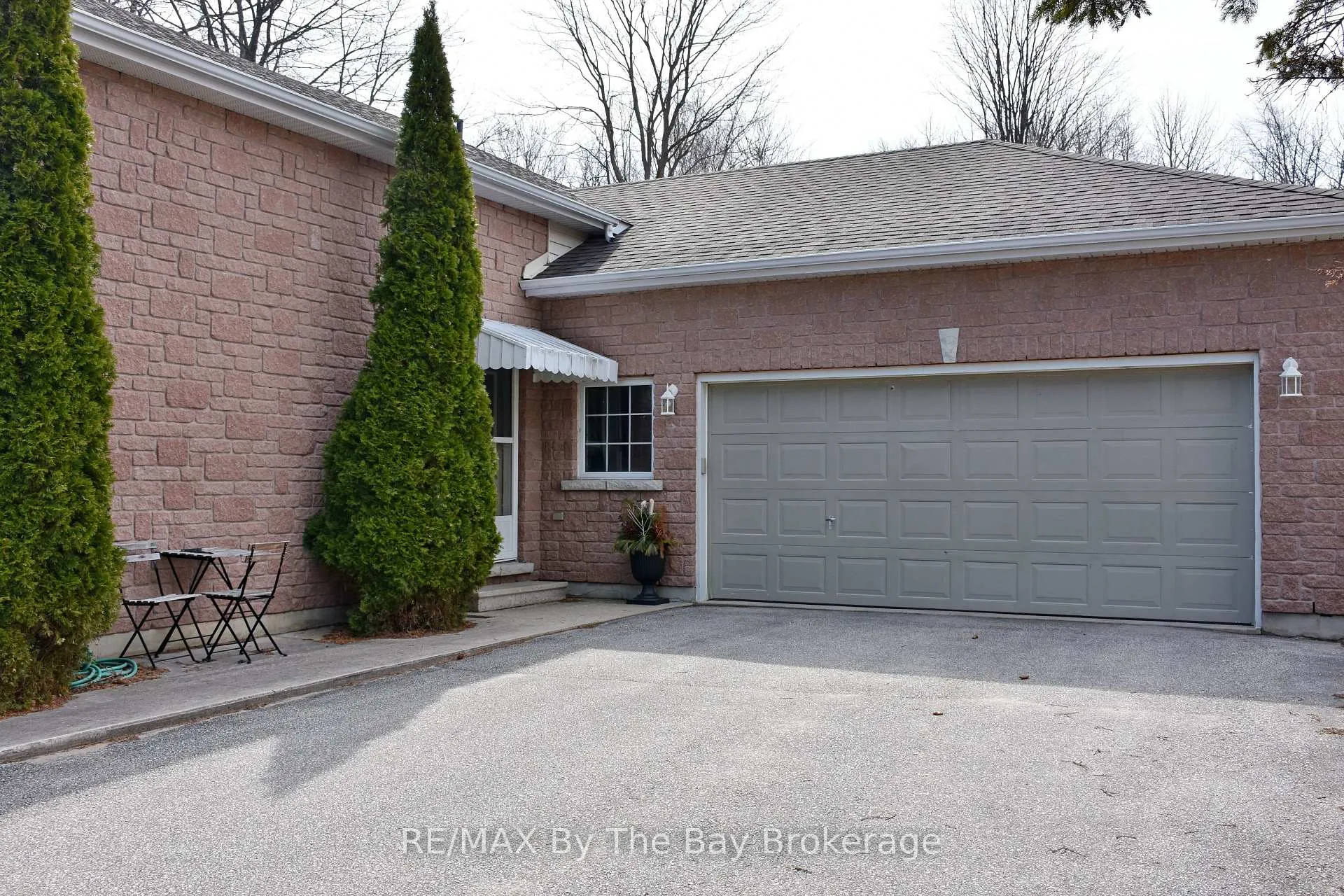 Photo 2 of 8 Pridham Court, Wasaga Beach — HOMEH