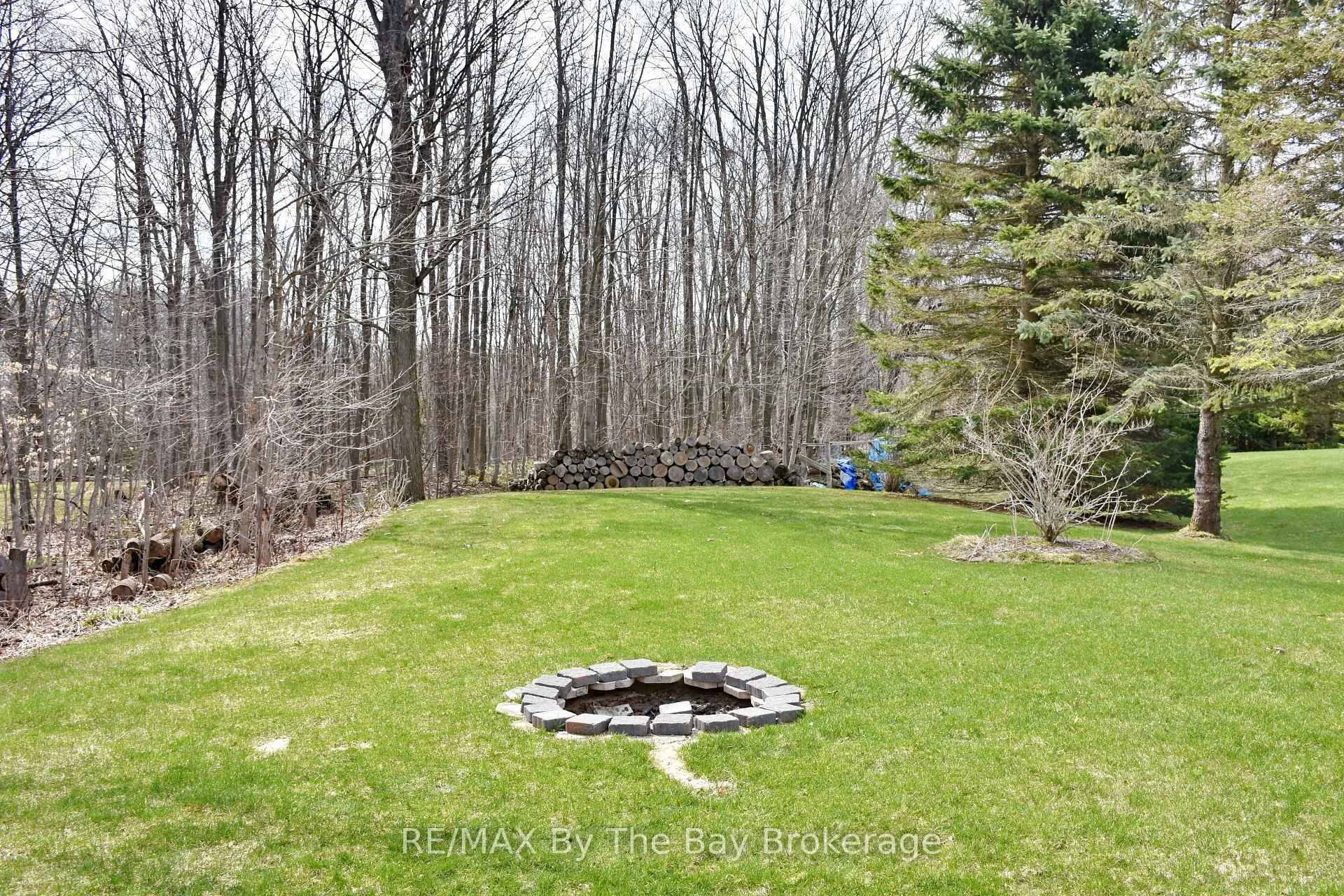 Photo 6 of 8 Pridham Court, Wasaga Beach — HOMEH