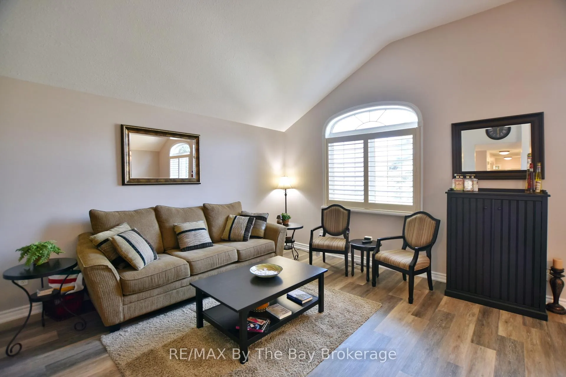 Photo 10 of 8 Pridham Court, Wasaga Beach — HOMEH