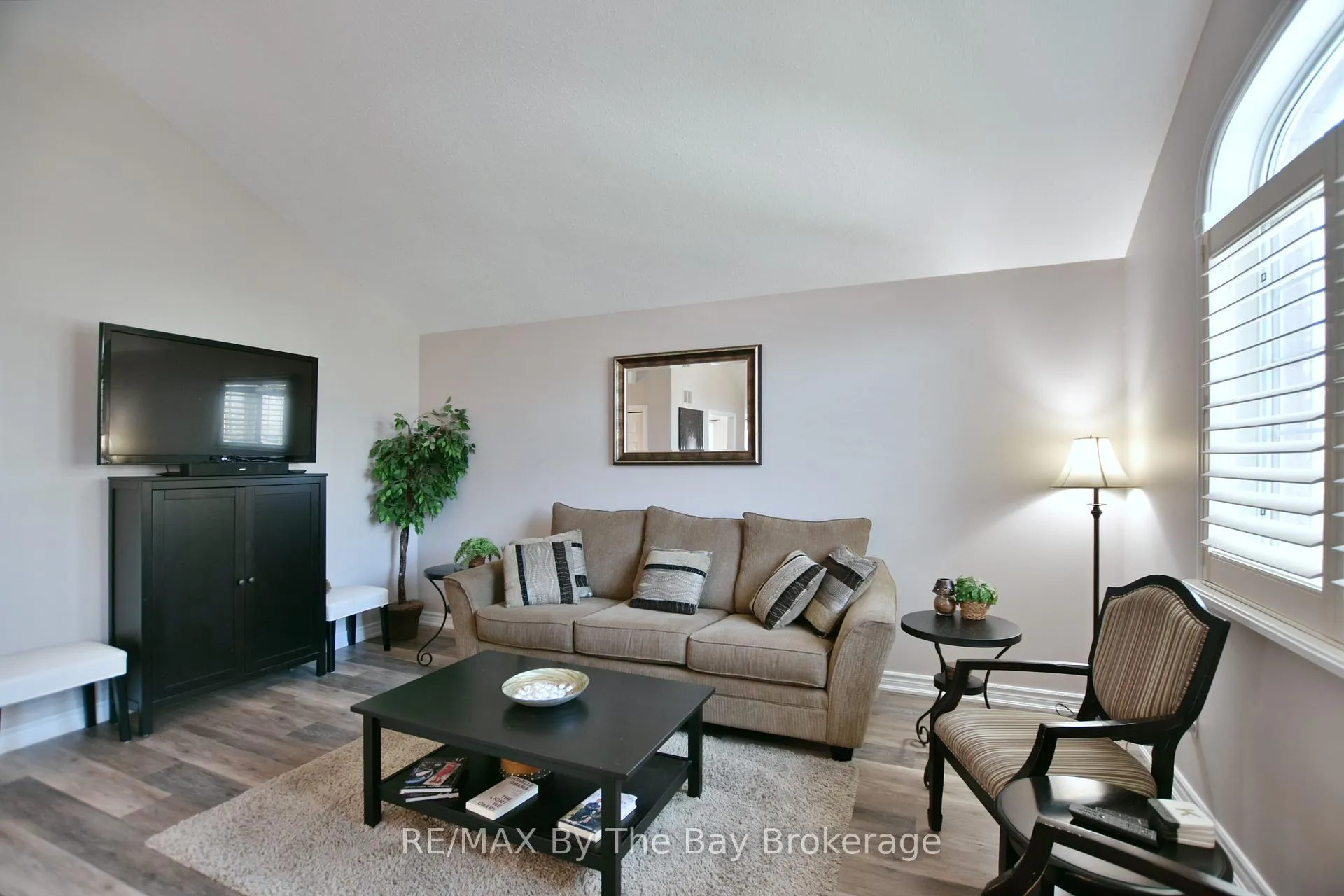 Photo 11 of 8 Pridham Court, Wasaga Beach — HOMEH