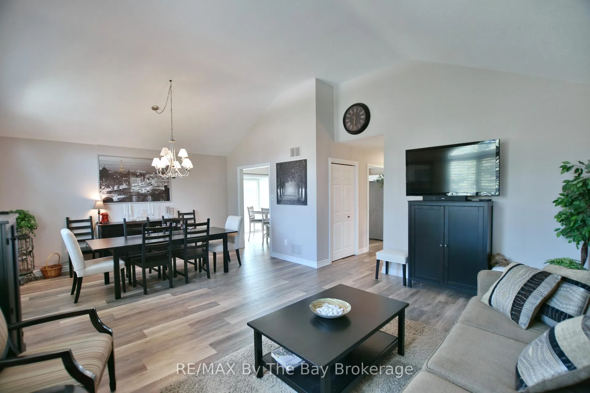 Photo 12 of 8 Pridham Court, Wasaga Beach — HOMEH
