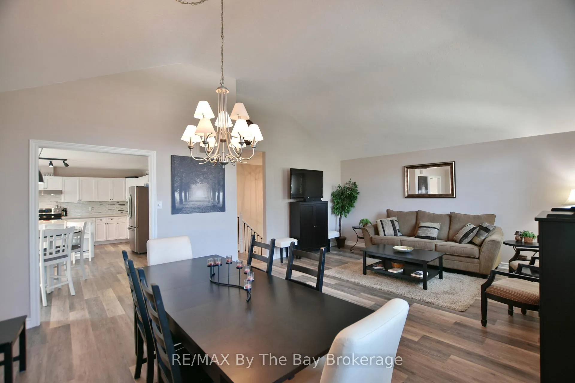 Photo 16 of 8 Pridham Court, Wasaga Beach — HOMEH