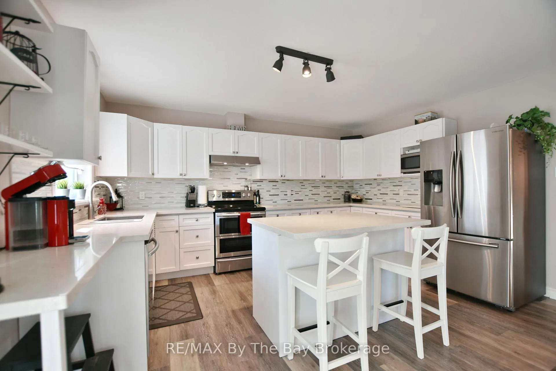 Photo 19 of 8 Pridham Court, Wasaga Beach — HOMEH