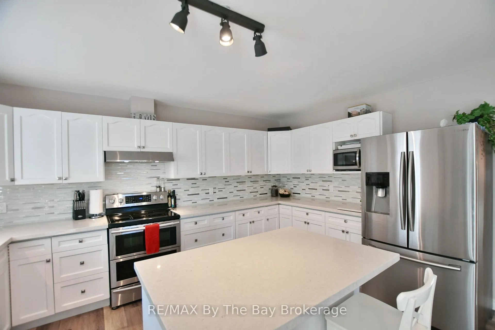 Photo 20 of 8 Pridham Court, Wasaga Beach — HOMEH