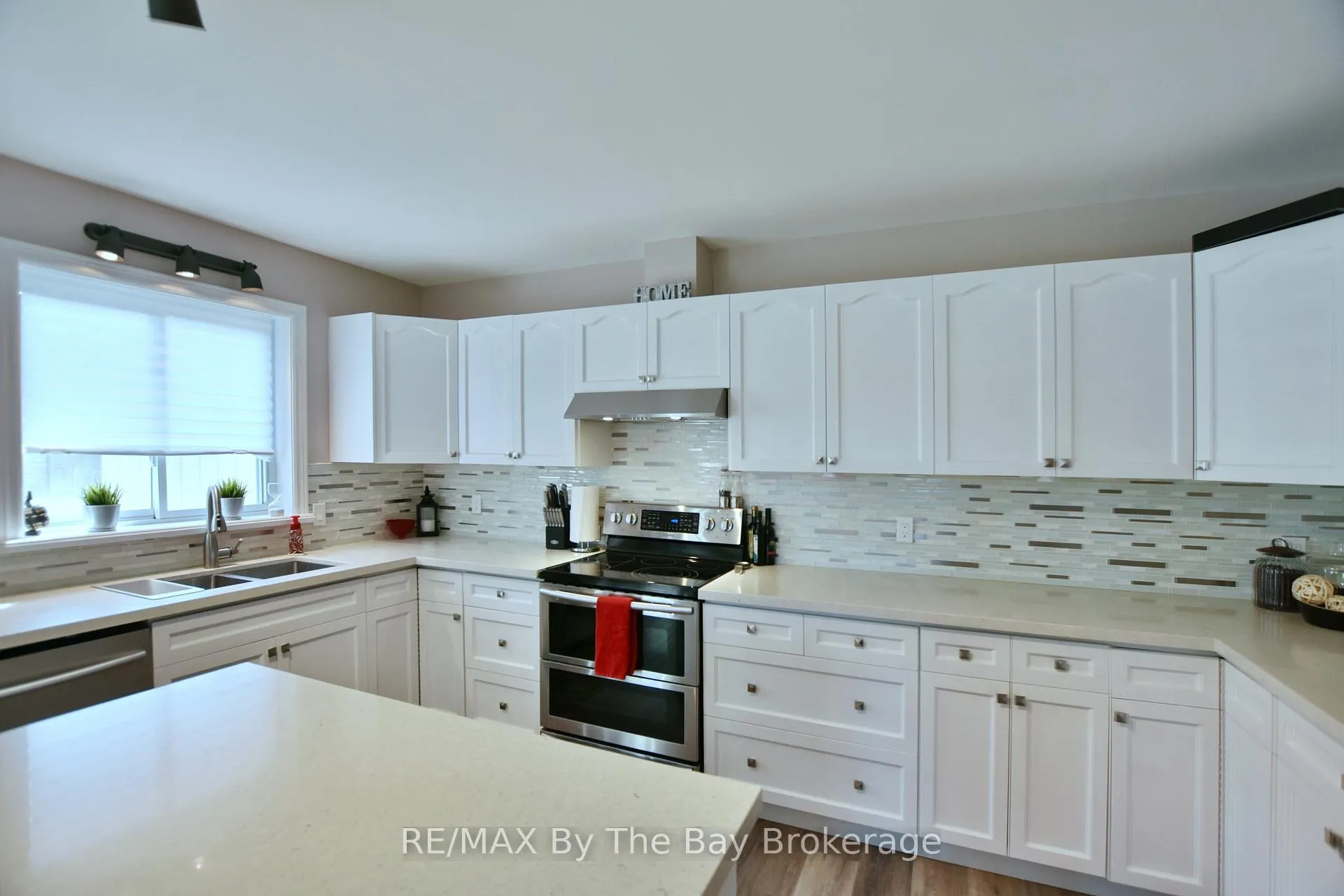 Photo 21 of 8 Pridham Court, Wasaga Beach — HOMEH