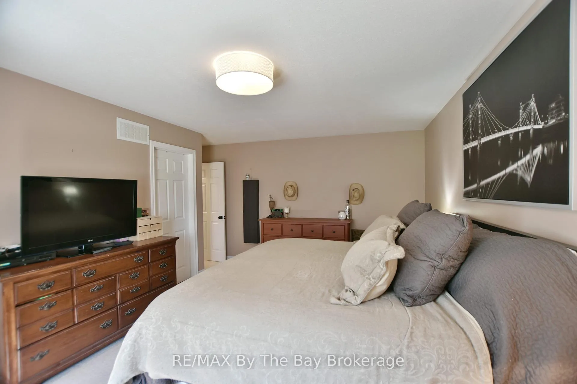 Photo 28 of 8 Pridham Court, Wasaga Beach — HOMEH