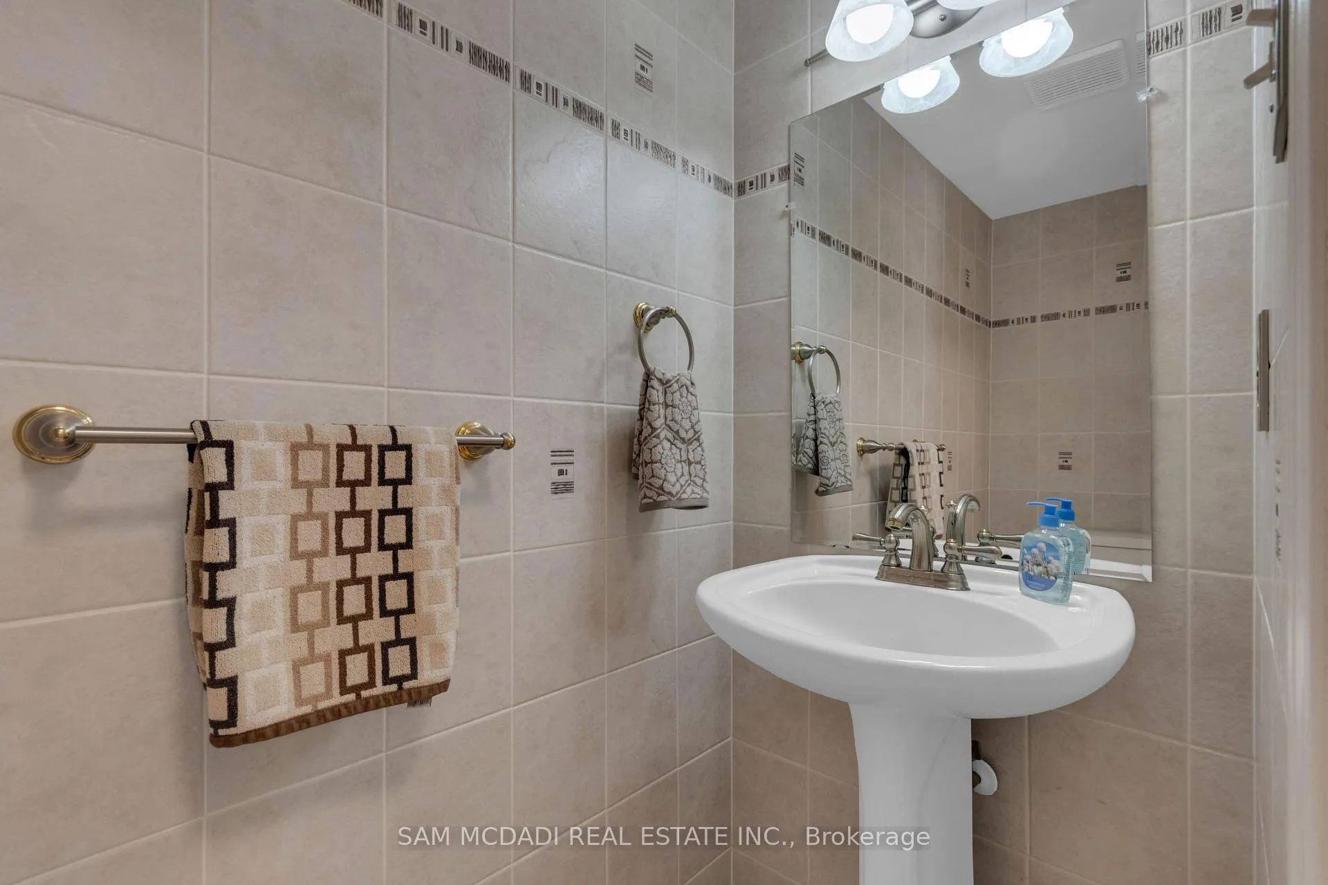 Photo 7 of 22 Nazer Street, Halton Hills, Georgetown — HOMEH