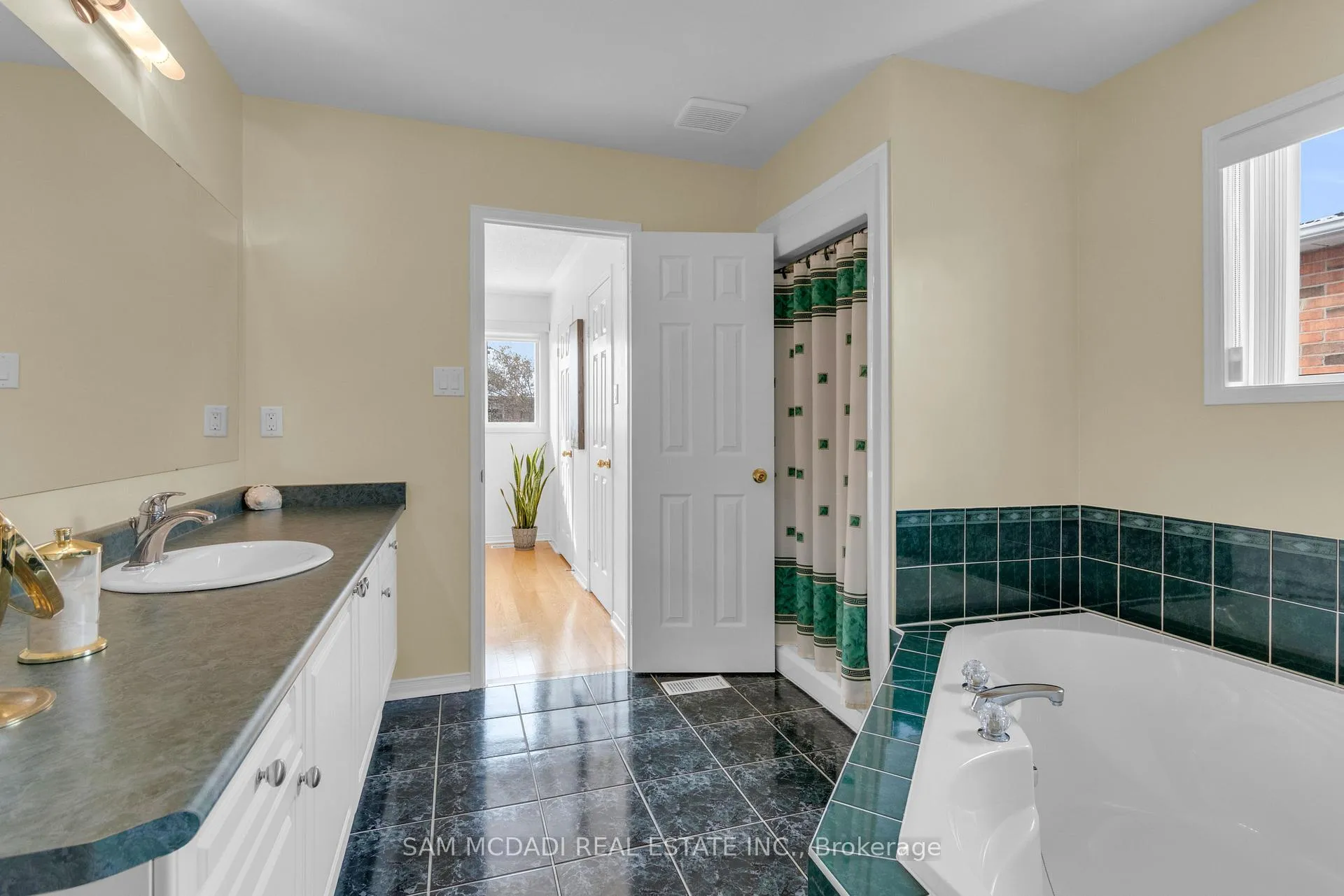 Photo 29 of 22 Nazer Street, Halton Hills, Georgetown — HOMEH