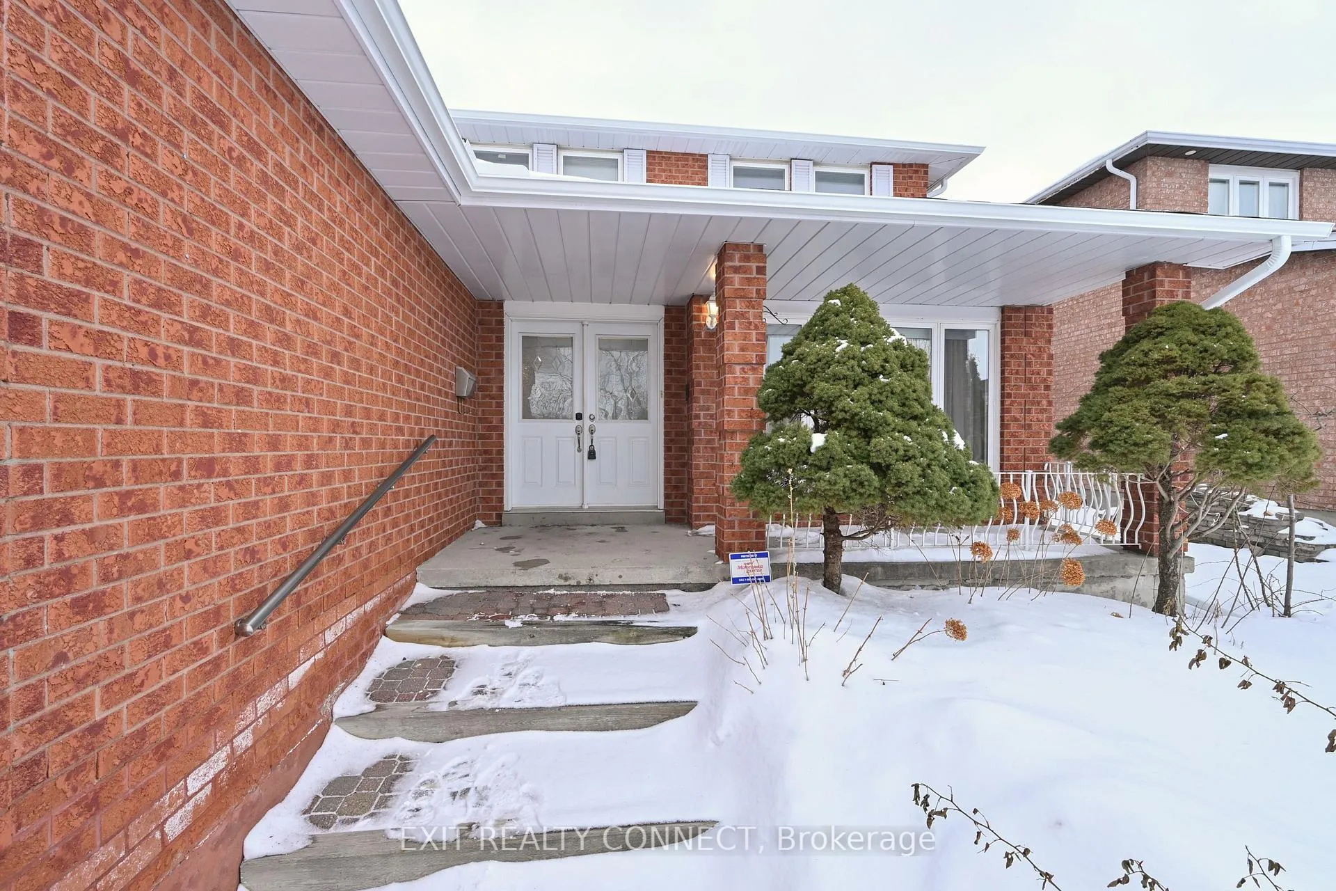 Photo 3 of 303 Forest Drive, Vaughan, West Woodbridge — HOMEH