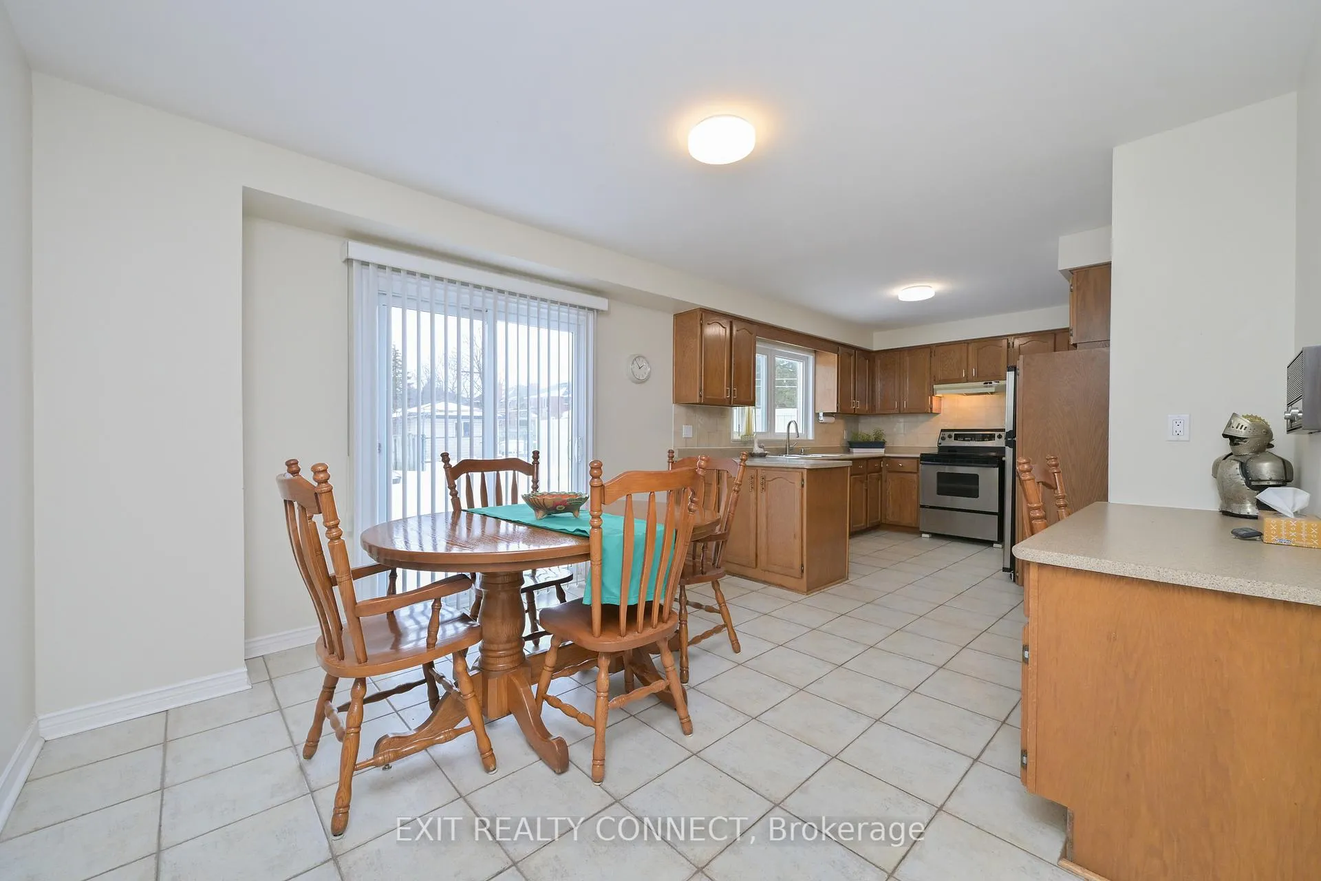 Photo 6 of 303 Forest Drive, Vaughan, West Woodbridge — HOMEH